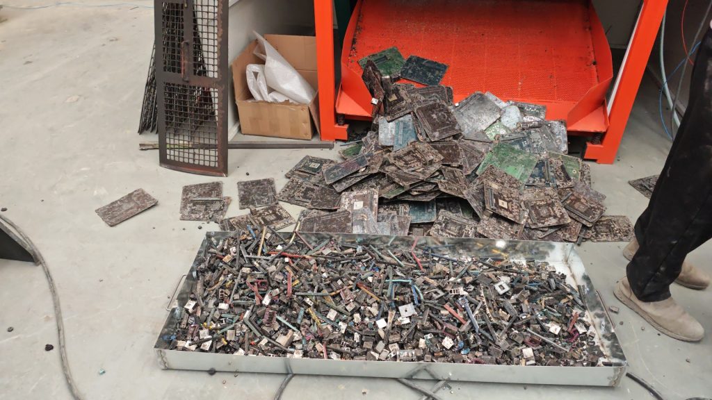 High Efficiency PCB Disassembly Equipment for Electronic Waste ...